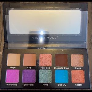 Essentials 2 by Violet Voss eyeshadow pallete